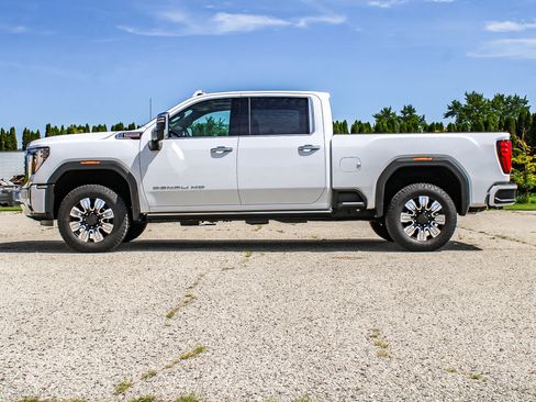 Used 2025 GMC Sierra 2500 Denali w/ Denali Reserve Package AWD/4WD image 4