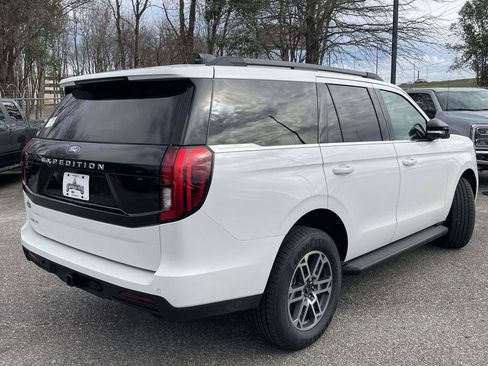 New 2026 Ford Expedition Active RWD image 3