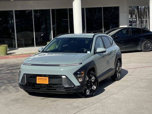 Used 2025 Hyundai Kona SEL image 9