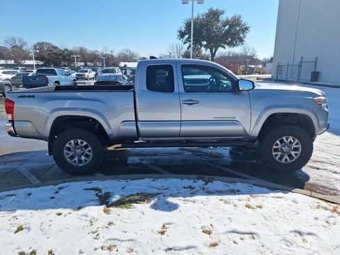 Used 2017 Toyota Tacoma SR5 image 7