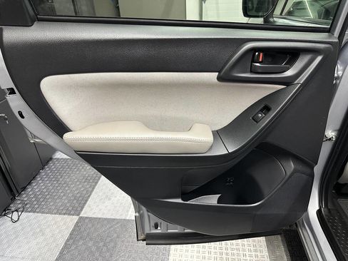 Used 2016 Subaru Forester 2.5i Premium w/ All-Weather Package image 16