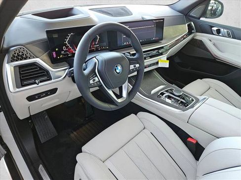 New 2026 BMW X5 xDrive50e image 3