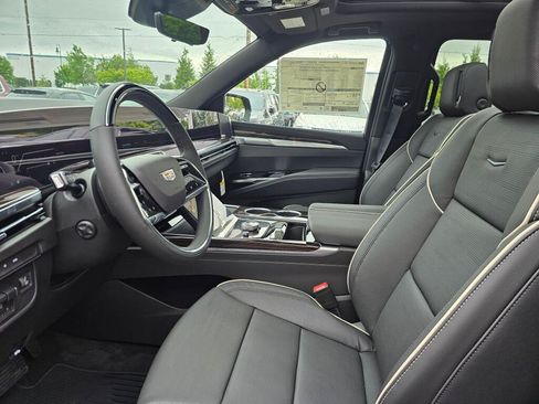New 2026 Cadillac Escalade ESV Luxury AWD/4WD image 25