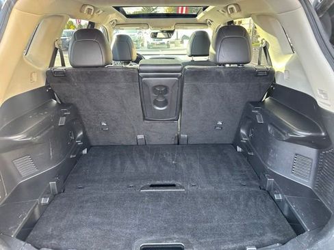 Used 2018 Nissan Rogue SL w/ Premium Package image 22