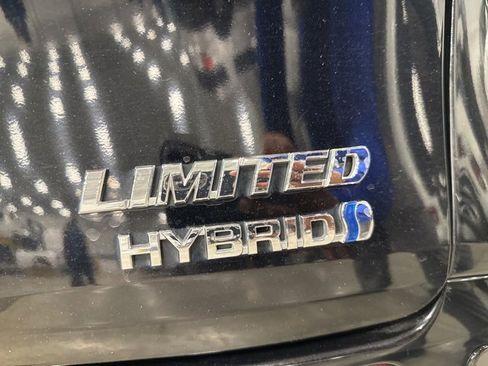 Used 2024 Toyota Sienna Limited image 11