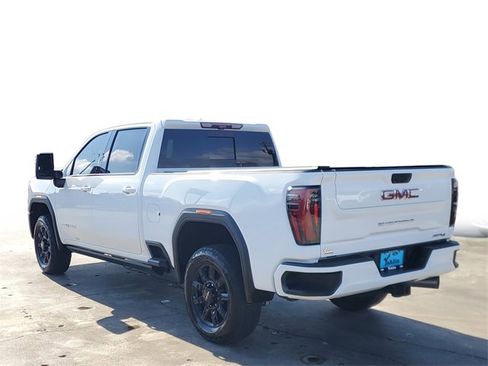 Used 2024 GMC Sierra 2500 AT4 w/ AT4 Premium Plus Package image 3