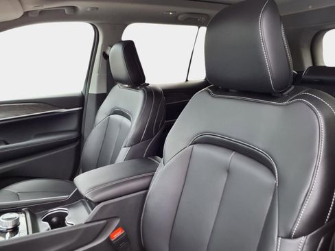 New 2024 Jeep Grand Cherokee Limited 4xe image 11