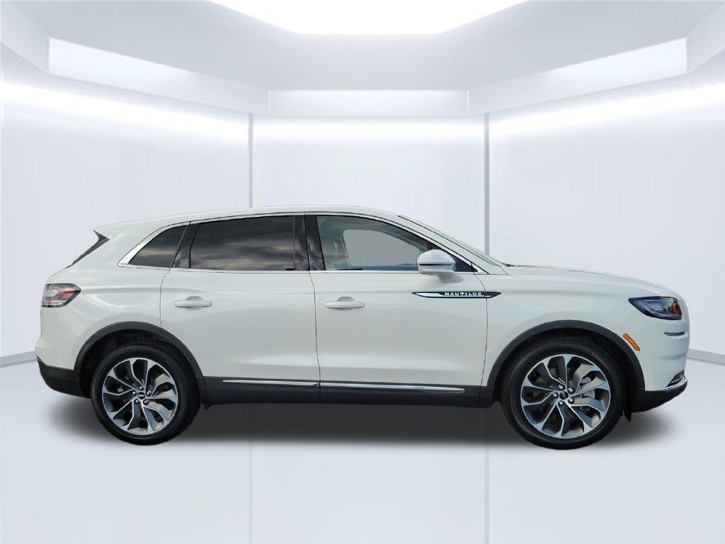 Certified 2023 Lincoln Nautilus Reserve AWD/4WD image 4