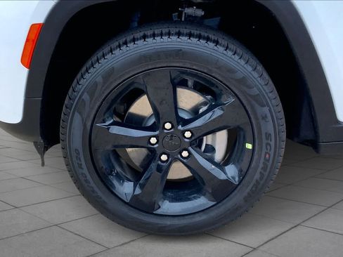 New 2026 Jeep Grand Cherokee L Limited w/ Limited Altitude Package AWD/4WD image 11