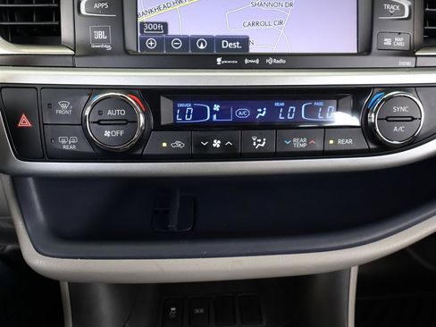 Used 2017 Toyota Highlander Limited FWD image 51