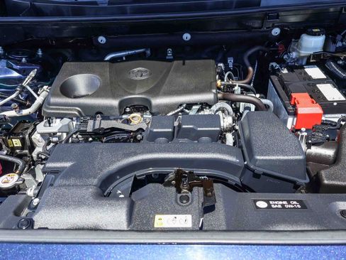 Used 2025 Toyota RAV4 XLE AWD/4WD image 21