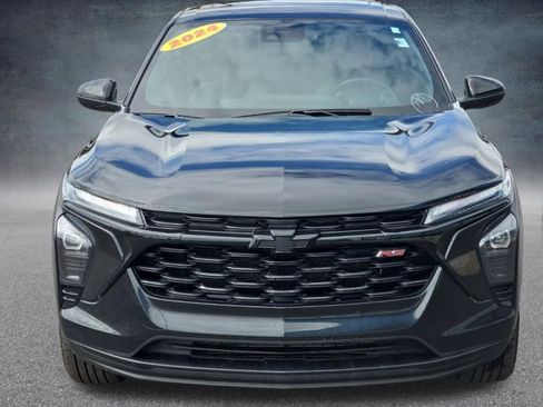 Used 2024 Chevrolet Trax RS w/ Sunroof Package FWD image 11