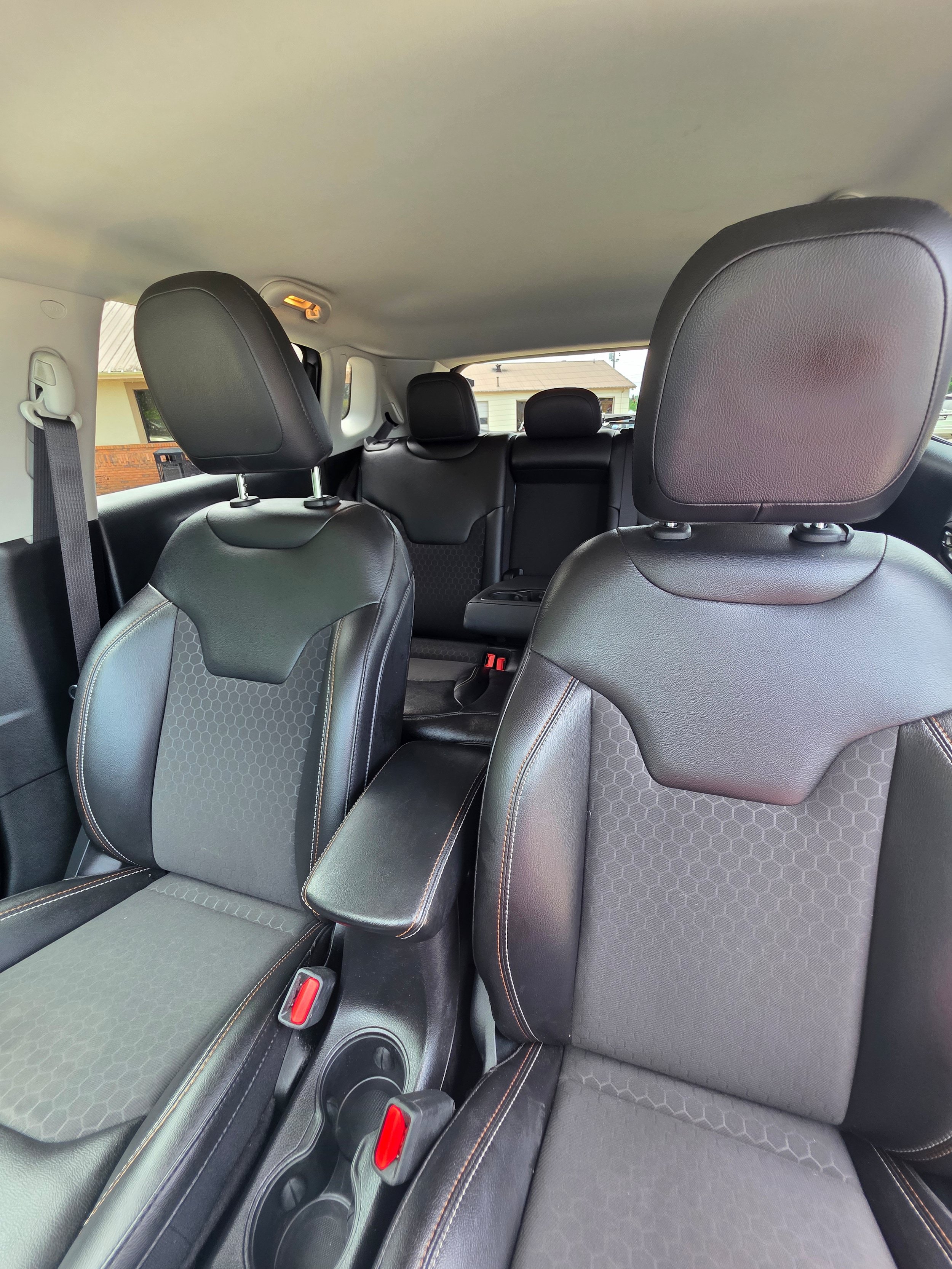 Used 2019 Jeep Compass Latitude w/ Cold Weather Group AWD/4WD image 15