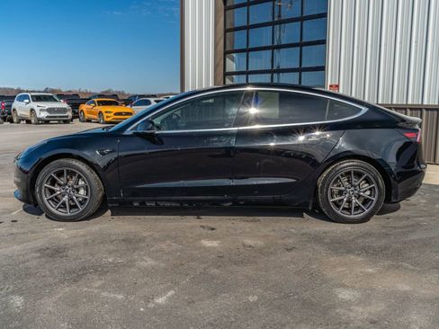 Used 2018 Tesla Model 3 Mid Range image 2