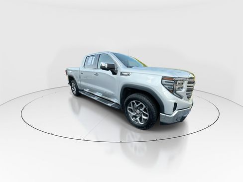 Used 2022 GMC Sierra 1500 SLT AWD/4WD image 2