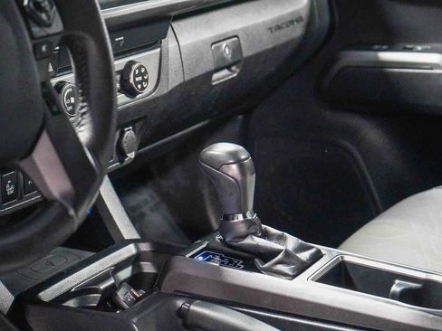 Certified 2020 Toyota Tacoma TRD Off-Road w/ Technology Package AWD/4WD image 24