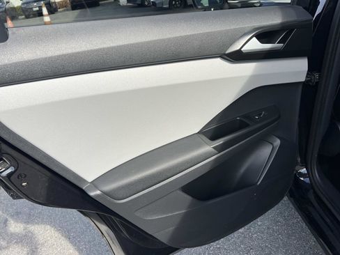 Certified 2022 Volkswagen Taos SE image 19