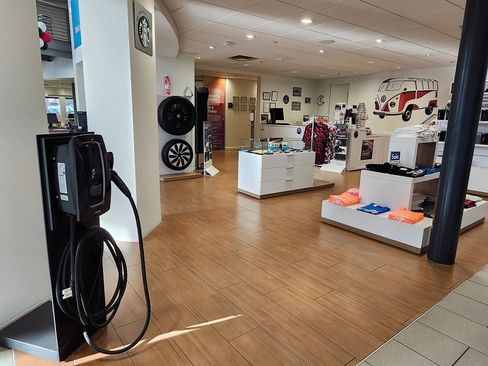 Used 2025 Volkswagen Atlas SE image 38