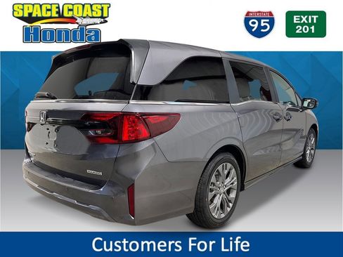 New 2026 Honda Odyssey Touring image 3