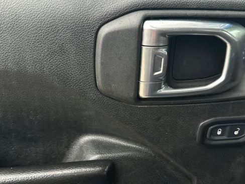 Used 2021 Jeep Gladiator Sport image 13