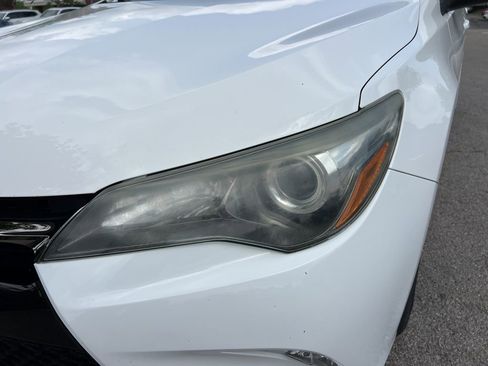 Used 2017 Toyota Camry SE w/ Moonroof Package FWD image 9
