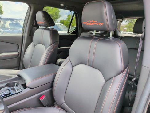 Used 2025 Honda Pilot TrailSport image 26