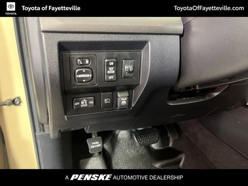 Used 2020 Toyota Tundra SR5 w/ SR5 Upgrade Package AWD/4WD image 27