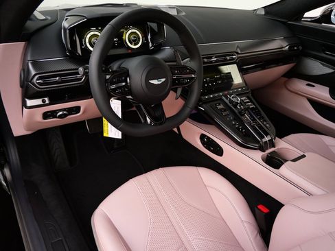 Used 2025 Aston Martin V8 Vantage Coupe image 3