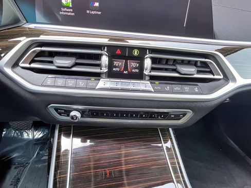 Used 2020 BMW X7 xDrive40i w/ Premium Package AWD/4WD image 28