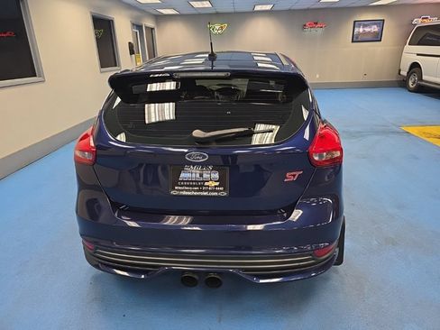 Used 2017 Ford Focus ST FWD image 4