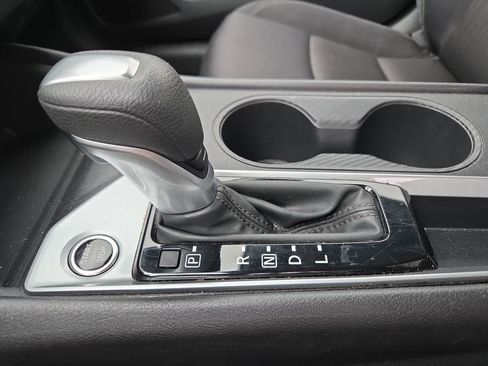 Used 2025 Nissan Altima 2.5 SV FWD image 21