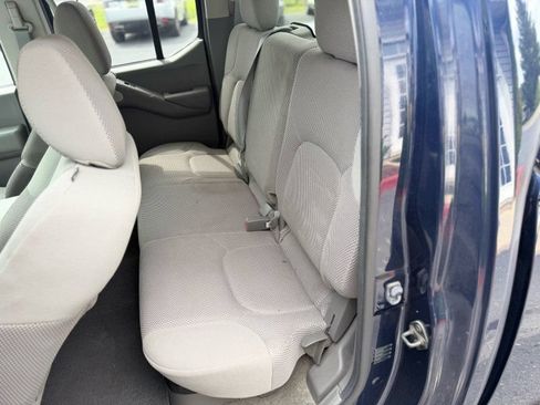 Used 2011 Nissan Frontier SV w/ SV Premium Utility Pkg AWD/4WD image 14
