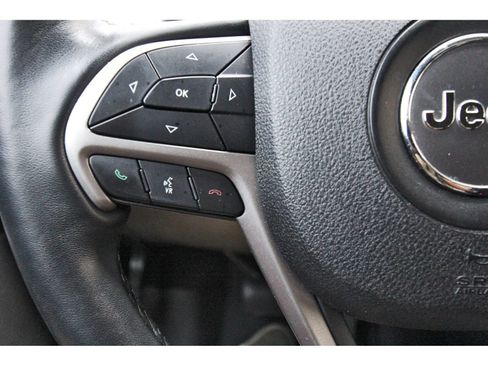 Used 2018 Jeep Grand Cherokee Altitude AWD/4WD image 18