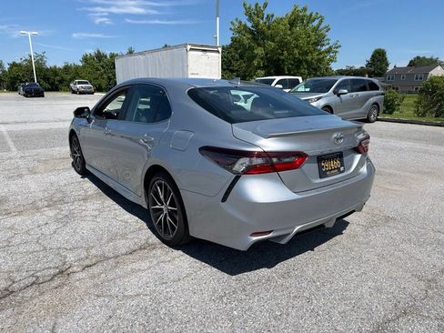 Used 2024 Toyota Camry SE FWD image 4