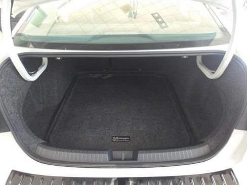 Used 2025 Volkswagen Jetta SEL image 12