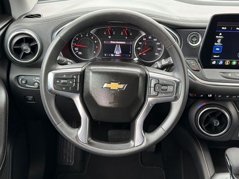 Used 2025 Chevrolet Blazer LT FWD image 11