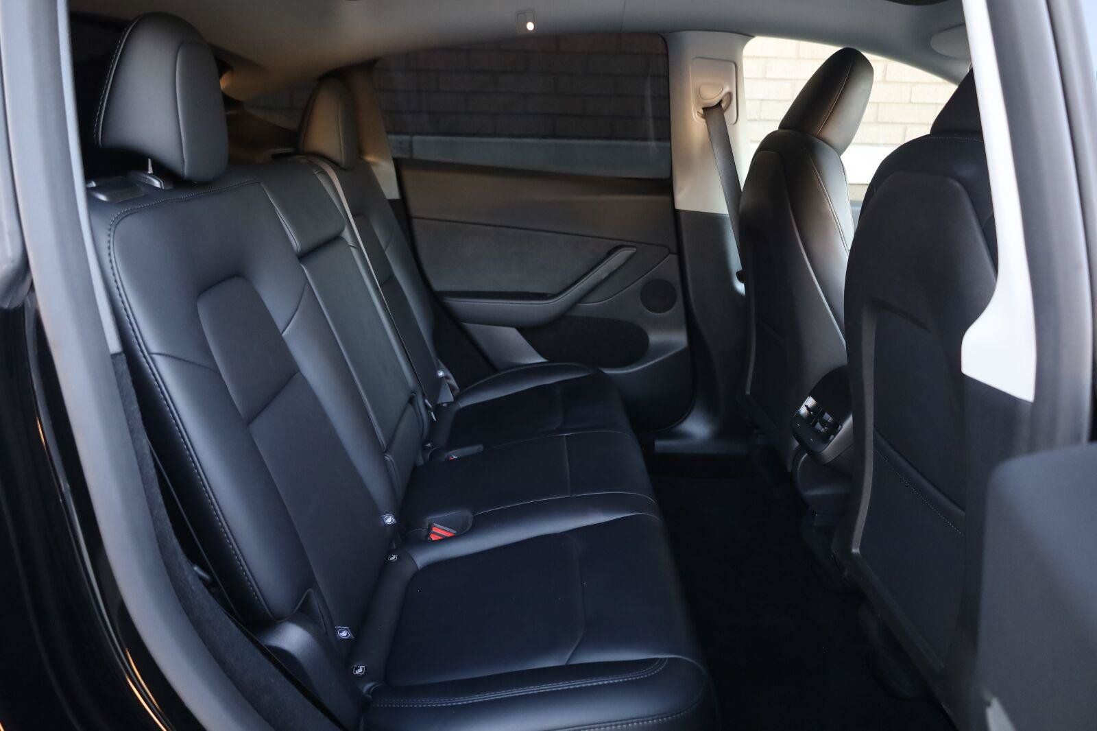 Used 2025 Tesla Model Y Long Range RWD image 25
