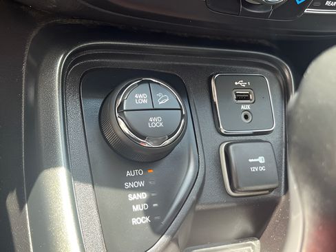 Used 2020 Jeep Compass Trailhawk AWD/4WD image 29