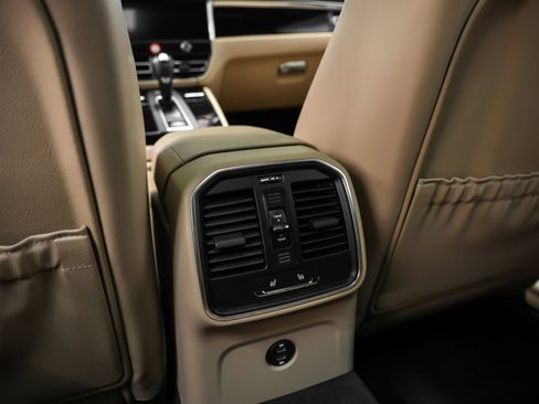 Used 2025 Porsche Macan image 38