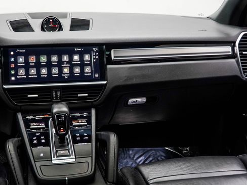 Used 2023 Porsche Cayenne Platinum Edition image 18