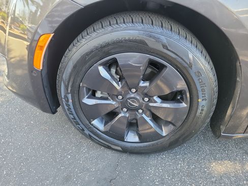 Used 2019 Chrysler Pacifica Limited w/ Advanced Safetytec Group image 31