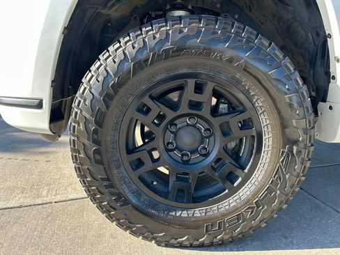 Used 2023 Toyota 4Runner Limited AWD/4WD image 33