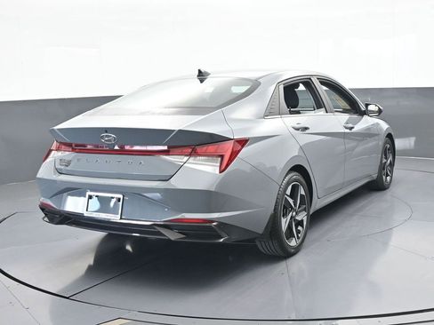 Used 2022 Hyundai Elantra SEL w/ Convenience + Premium Package image 5