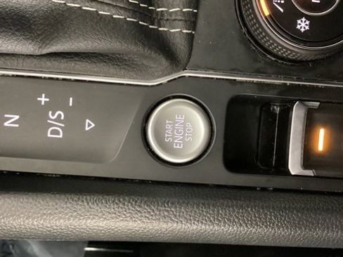 Used 2023 Volkswagen Atlas Cross Sport SE w/ Panoramic Sunroof Package image 25