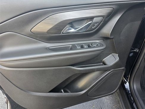 Used 2023 GMC Terrain SLE w/ Elevation Edition image 10