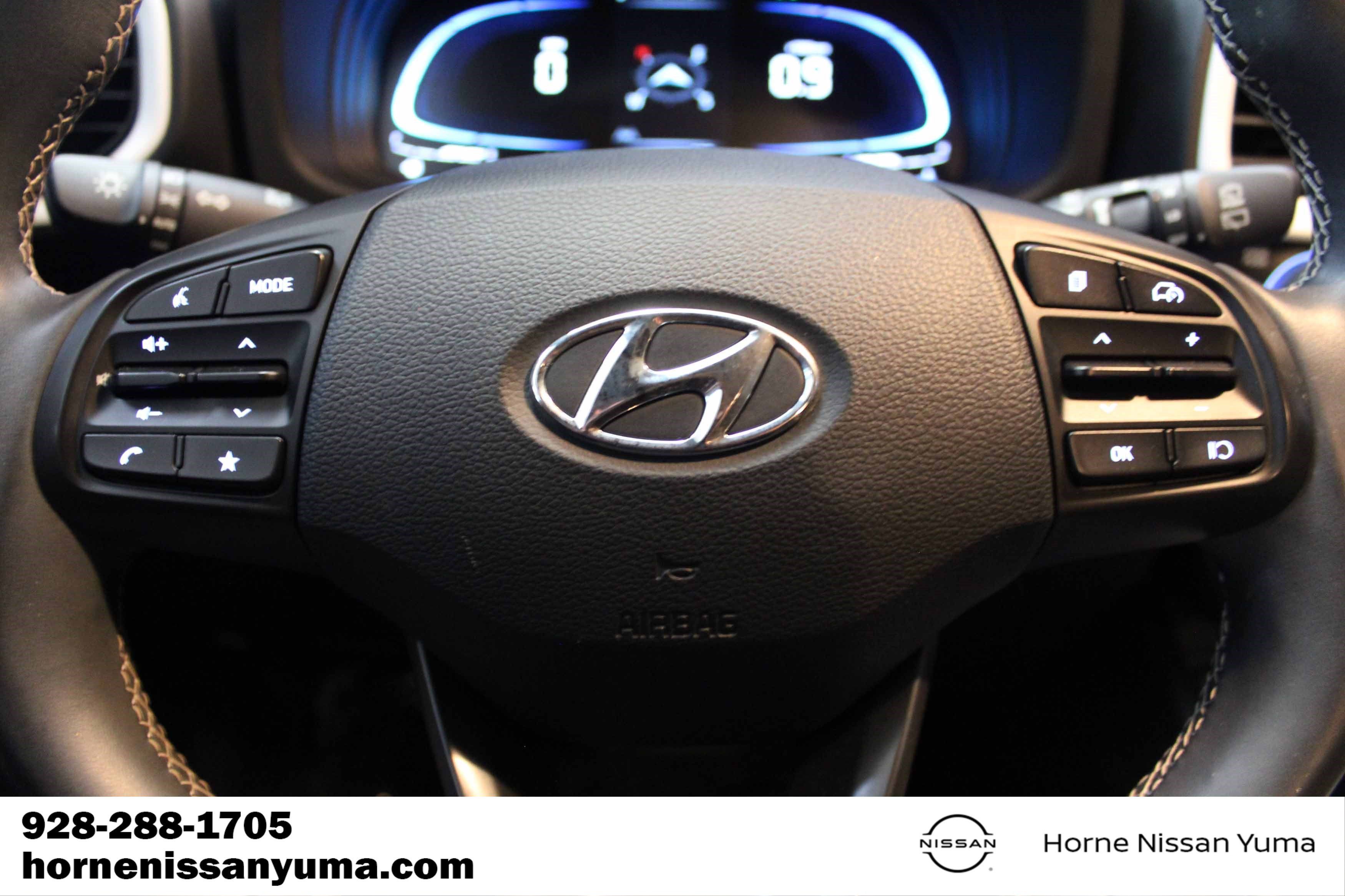 Used 2025 Hyundai Venue Limited FWD image 12