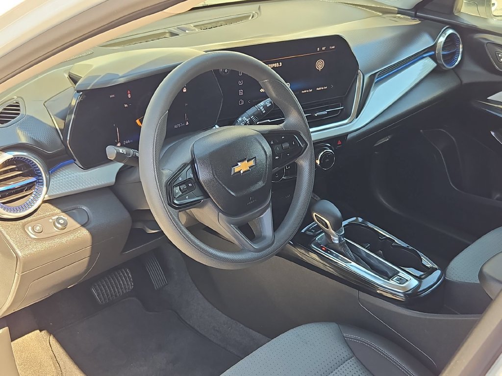 Used 2026 Chevrolet Trax LT FWD image 13