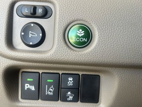 Used 2017 Honda Pilot Touring image 19