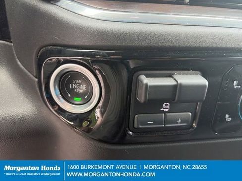 Used 2025 GMC Sierra 1500 SLT AWD/4WD image 24