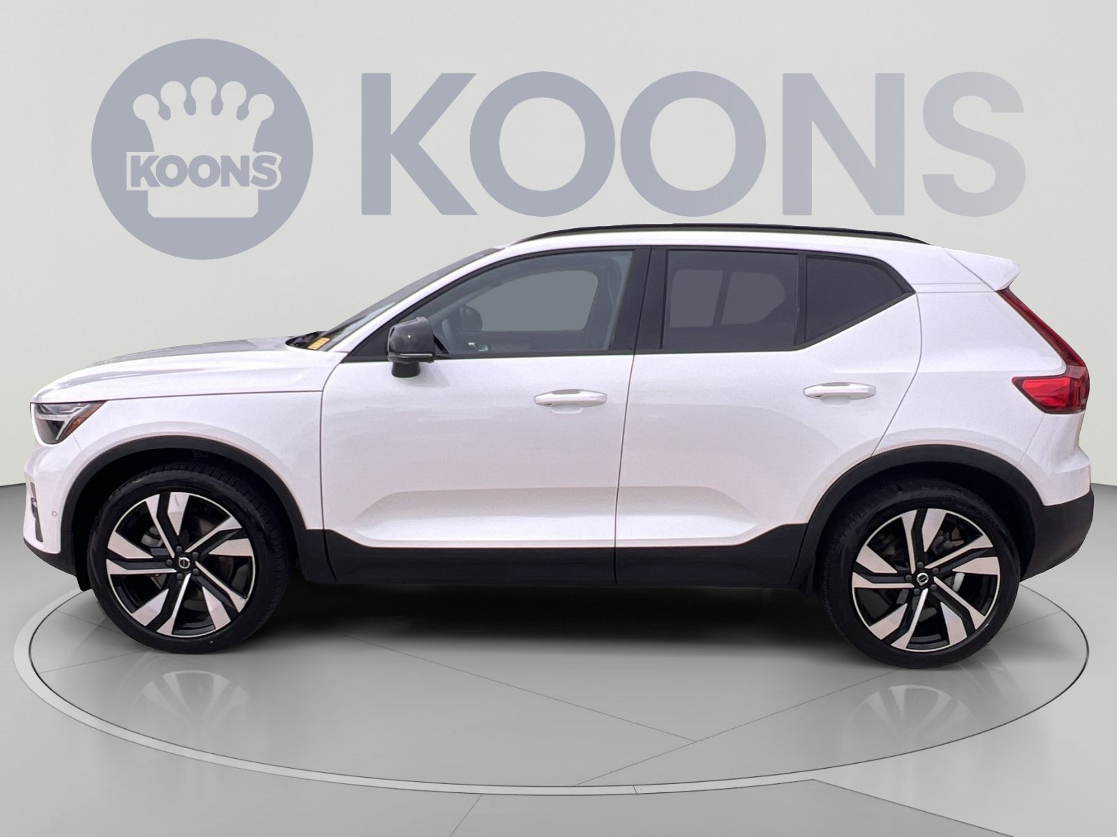 Used 2024 Volvo XC40 B5 Plus w/ Climate Package AWD/4WD image 2